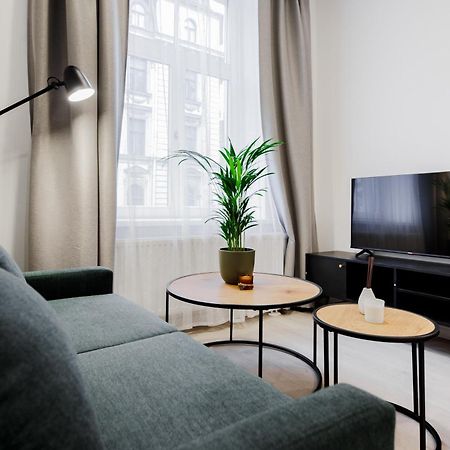 Rigaapartment Elizabetes 22 Self-Service Aparthotel Bagian luar foto
