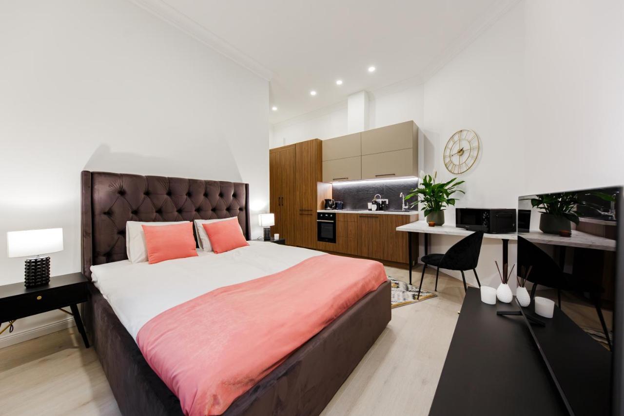 Rigaapartment Elizabetes 22 Self-Service Aparthotel Bagian luar foto